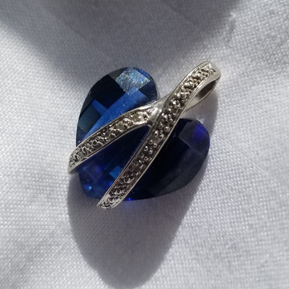 10k white gold blue sapphire heart pendant!